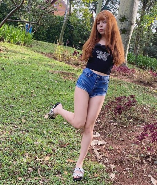 Модель, дівчина, додаток для знайомств, молодий вигляд, юна дівчина