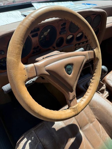 Lancia Thema 8.32