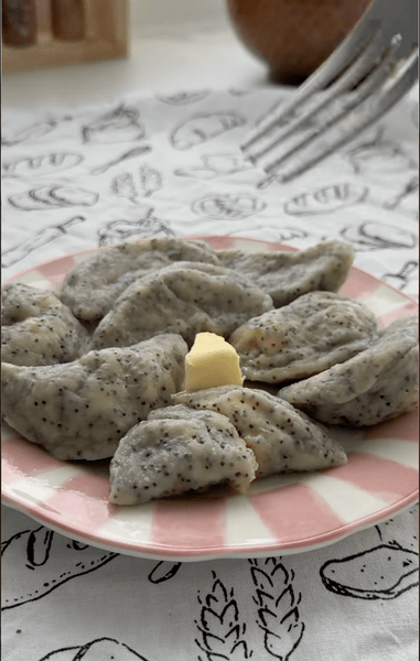 Вареники подаем с маслом