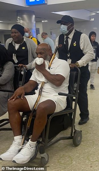 Селфи Майк Тайсон, Майк Тайсон фото, Майк Тайсон на инвалидном кресле