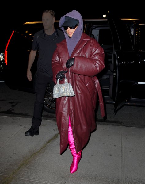 тренд сезону, модні тренди, Кім Кардаш'ян, шкіряний пуховик, довгий пуховик