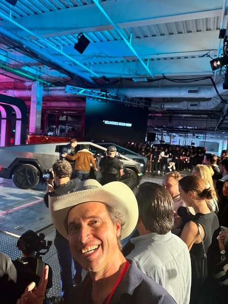 Кимбал Маск, брат маска