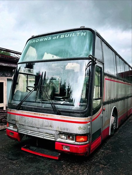 покинутий автобус