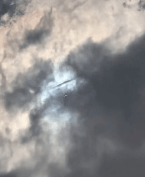 Люди заметили НЛО, НЛО в США, НЛО во время солнечного затмения, полное солнечное затмение, затмение 2024, НЛО, инопланетяне