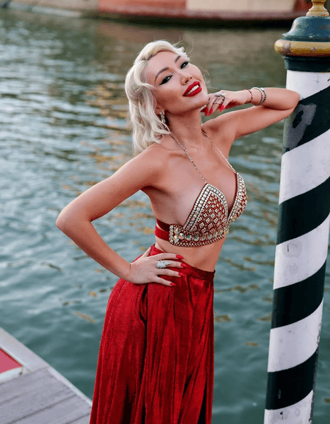 Бывшая сотрудница КГБ, бывшая шпионка, Алия Роза, родилась в Советском Союзе, шпионила за олигархами, психология мужчин