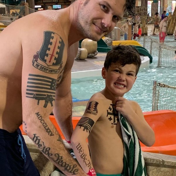 Пит Хегсет, министр обороны сша, татуировки пита хегсета, пит хегсет татуировки