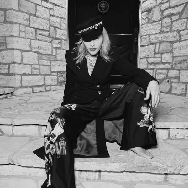 Мадонна, шляпа, Руслан Багинский, украинский дизайнер