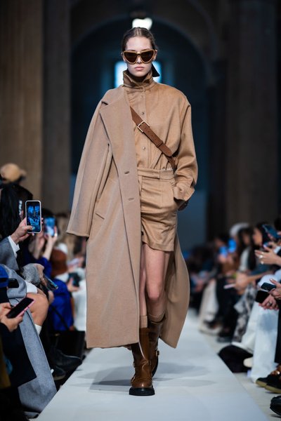 Показ Max Mara осень-зима 2023