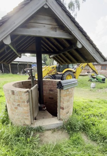 Мужчина построил современный бункер у себя в саду на случай конца света или Третьей мировой войны