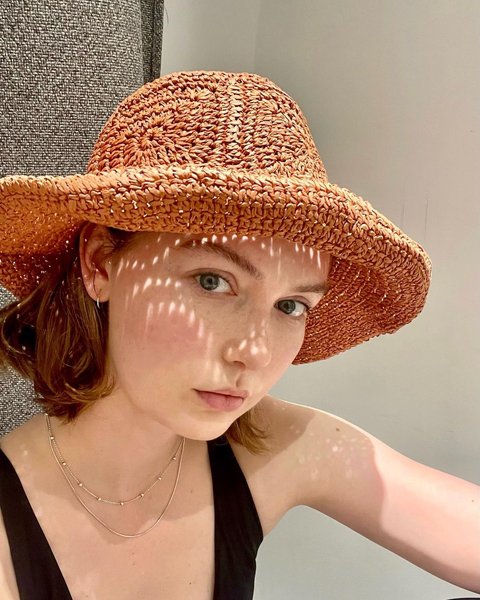 Польза ежедневной ходьбы, девушка проходила 20 тысяч шагов ежедневно и поделилась результатом, стиль жизни, эксперимент, собственный опыт, полезные советы