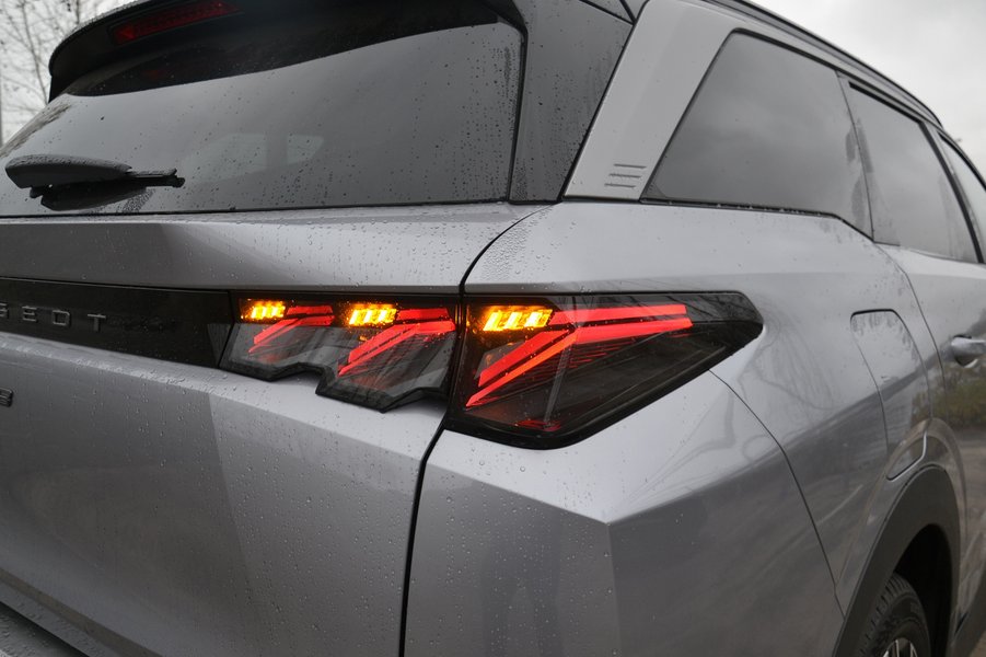 ліхтар пежо 5008