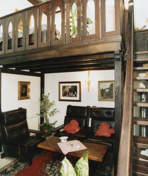 Самый маленький замок в Германии, всего две комнаты, памятник архитектуры, замок Альберта Хеннеберга, замок в Гамбурге,