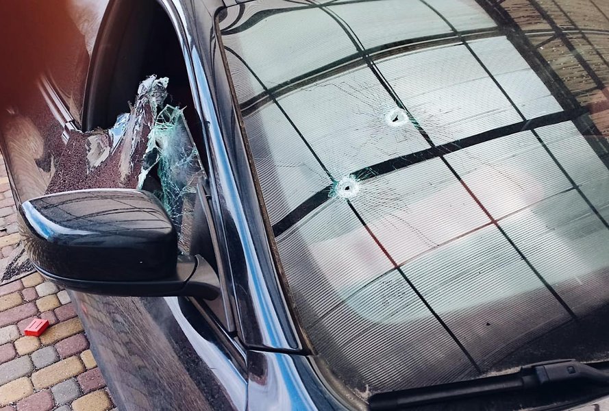 В авто випустили 50 куль