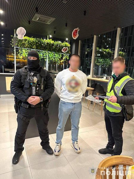 Правоохранители задержали наркоторговцев в Киеве