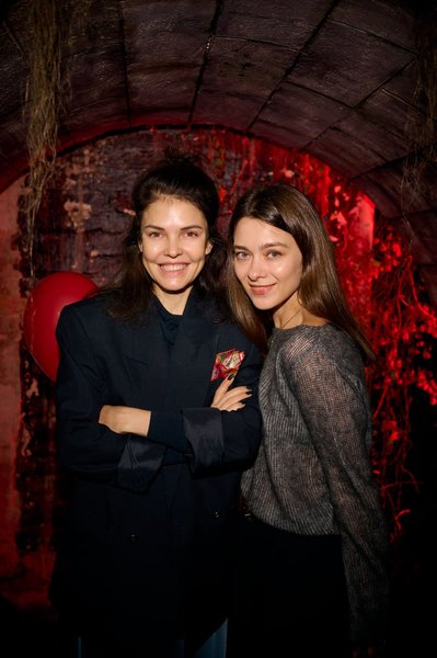 Катя Тейлор, Вікторія Кагаловська