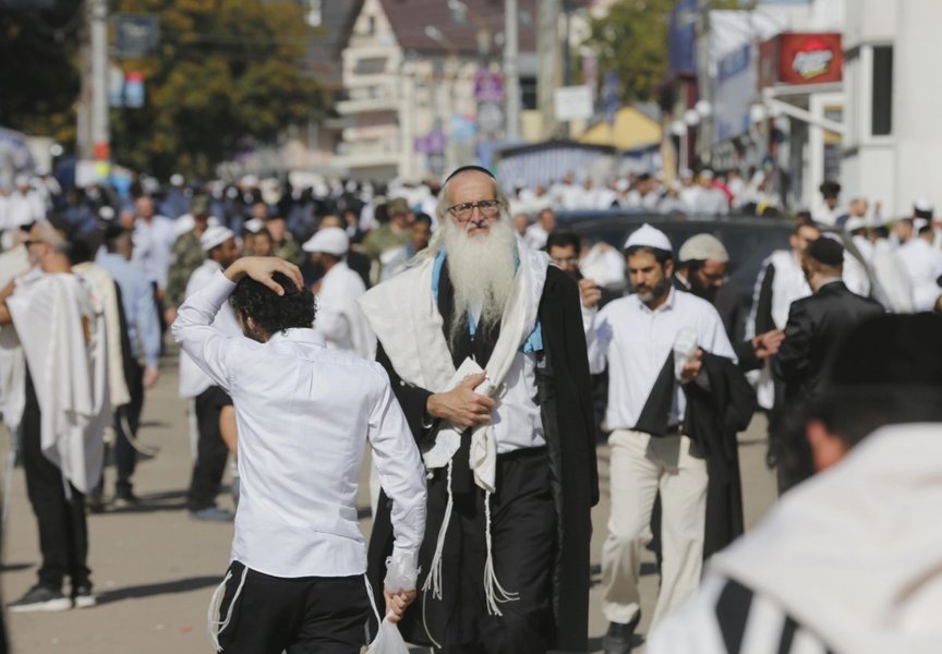 Сущность хасидизма заключается в идее о том, что вся земля наполнена Богом