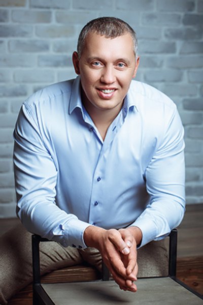 

Владимир Мунтян. Первую церковь основал 20 лет назад. Сейчас в Украине и за границей действуют десятки его центров
