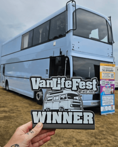 Британка живет в автобусе