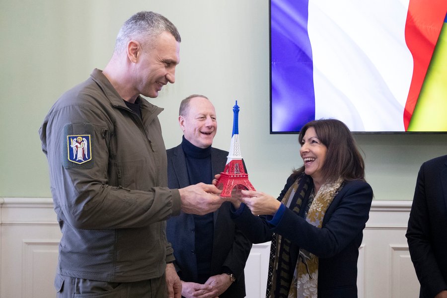 Анн Идальго, идальго киев