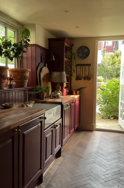 Найпотворніший будинок на вулиці Чоловік із Великої Британії переробив своїми руками найпотворніший будинок на вулиці