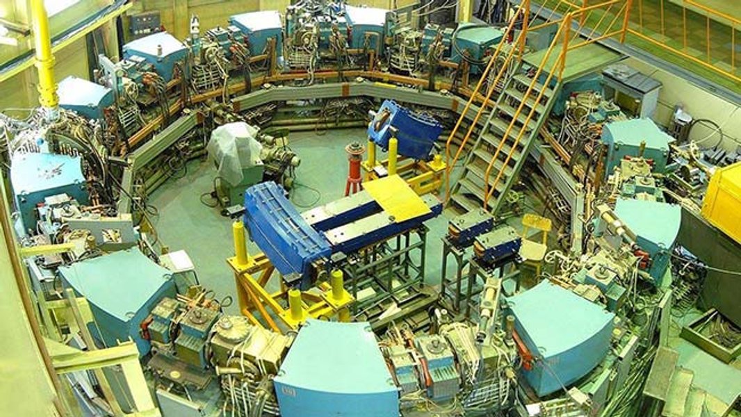 ускоритель частиц, синхротрон