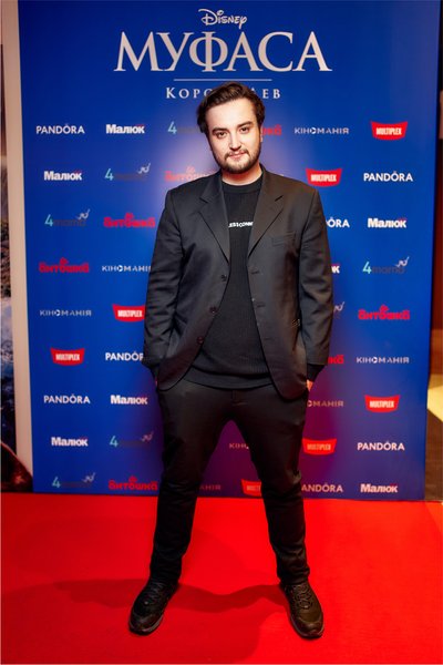 на прем'єрі фільму "Муфаса: Король Лев", В'ячеслав Хостікоєв