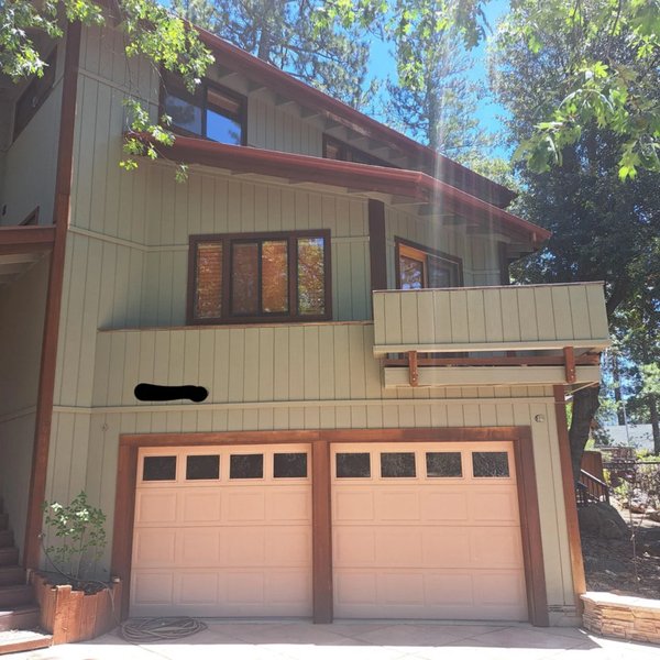 владелец дома покрасил фасад в новый цвет и не может смириться с итоговым результатом