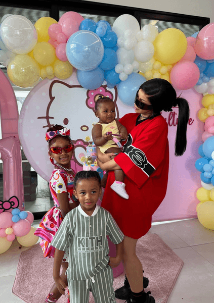 Карди Би дети