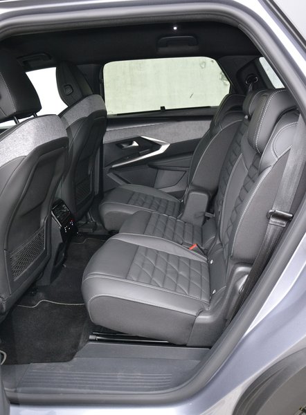 задні сидіння пежо 5008