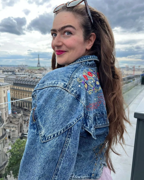 Монобровь, усы, небритые ноги, бритье, идеалы красоты, внешность, Дания, фото, курьезы