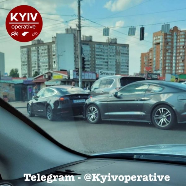 автопригода в Києві, автопригода київ, Даша Квіткова, Lexus LX, Ford Mustang, Tesla Model 3