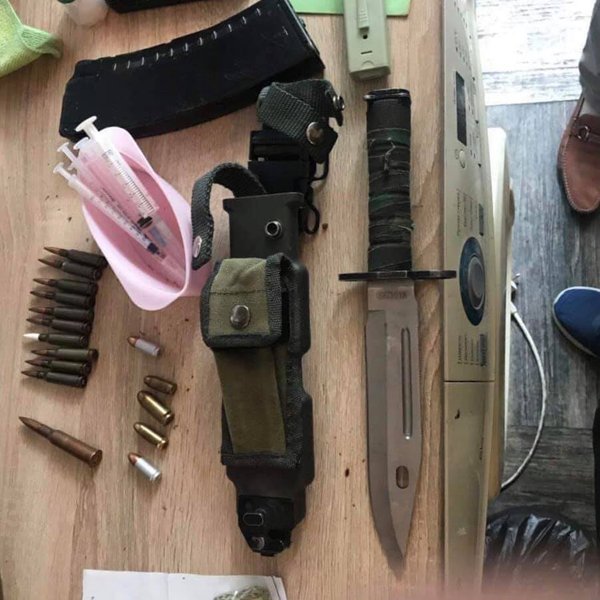 У полицейского обнаружили большую партию оружия