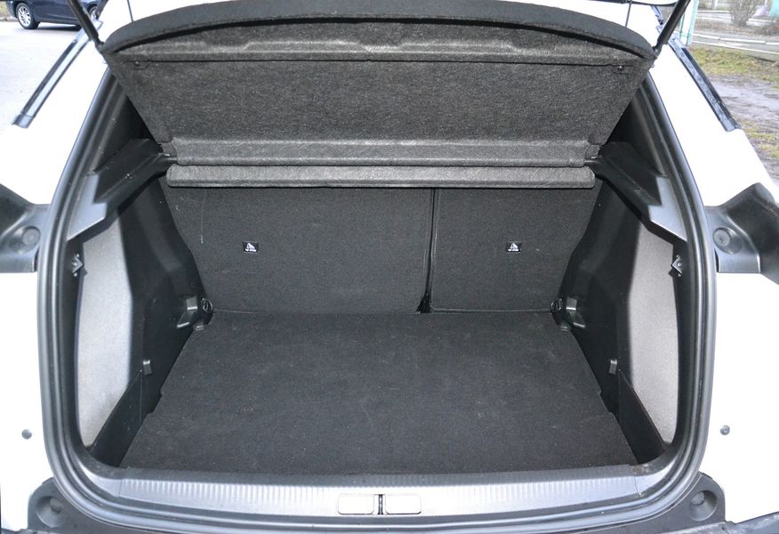 багажник пежо 2008, Peugeot 2008, новый Peugeot 2008, кроссовер Peugeot, Peugeot 2008 2024, Peugeot 2008 в Украине