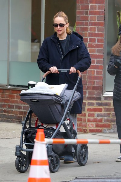 Дженніфер Лоуренс із сином