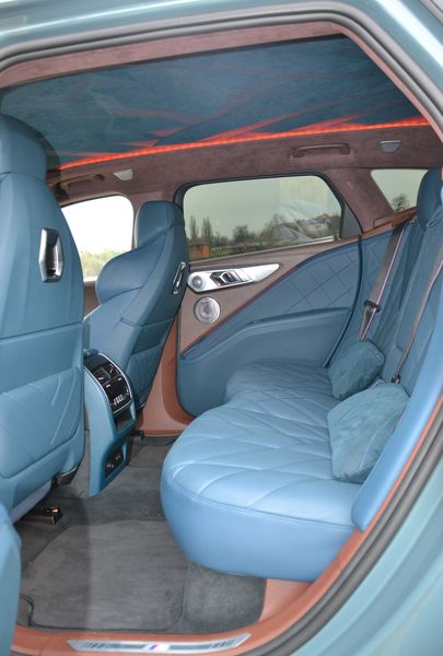 задні сидіння BMW XM, BMW XM 2024, BMW XM, кросовер BMW
