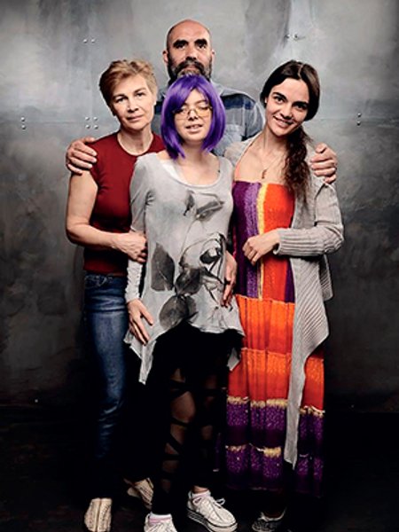 

Младшая Катюха. Когда сестра Маши Катя заболела раком, в семье решили честно говорить о болезни
