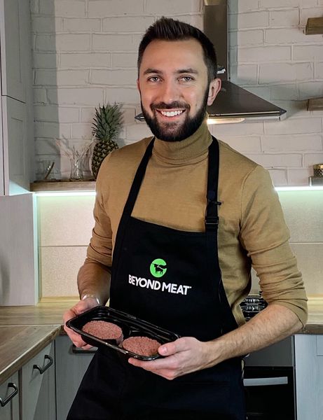 Станислав Луцкович предлагает украинцам искусственные котлеты по американской рецептуре - фото