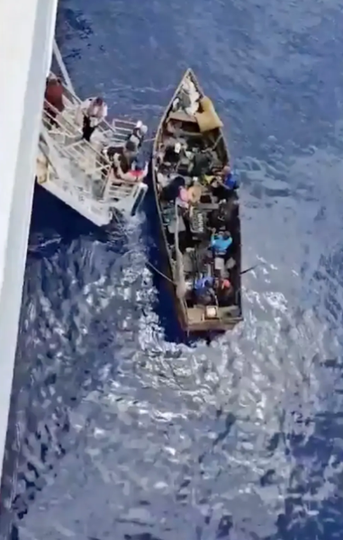 Круизный лайнер Carnival Paradise спас 27 человек, спасательная операция, туризм, путешествия