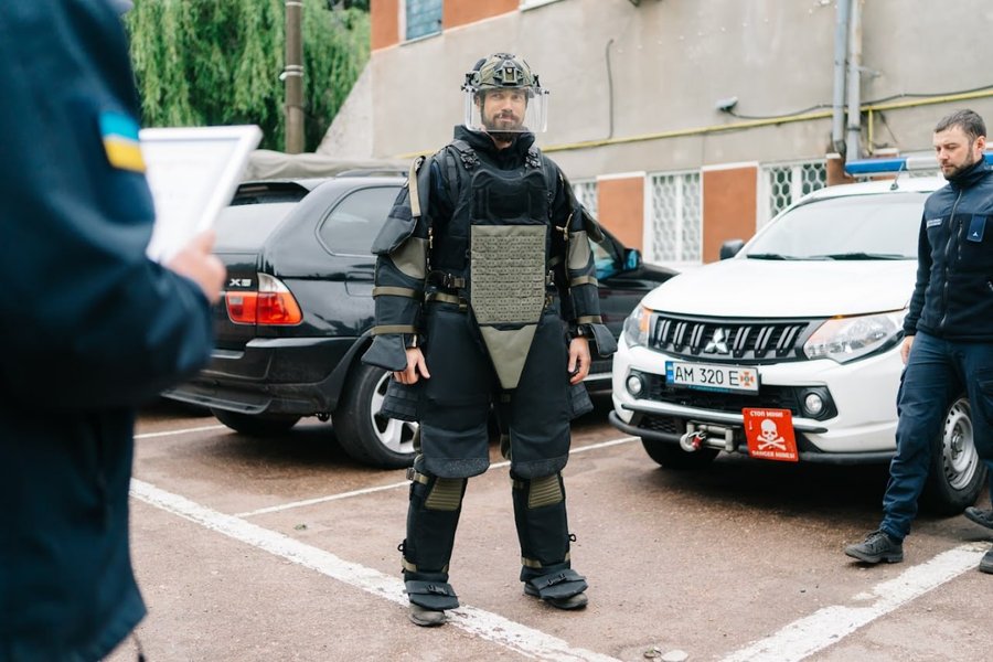 Соломенские котики, разминирование, гуманитарное разминирование