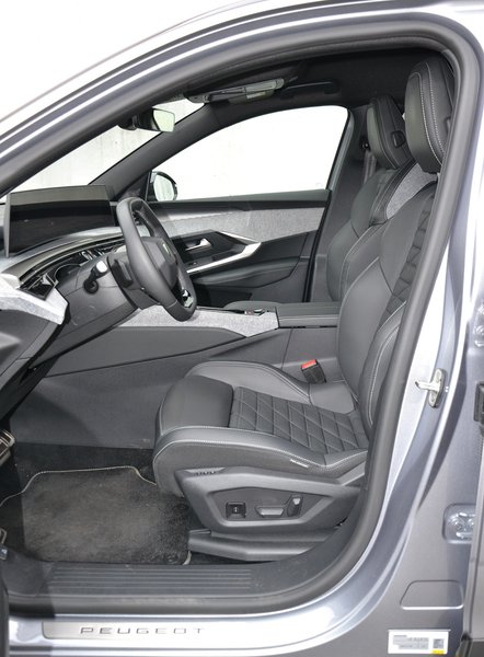 Передні сидіння пежо 5008