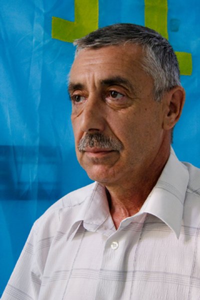 

Сулейман Кадыров: "Фотографировали меня, спрашивали, куда еду, с какой целью, имею ли отношение к "Правому сектору", кого знаю из так называемых экстремистов — Рефата Чубарова, Эскендера Бариева. Дебильные вопросы задавали, потом отпускали"
