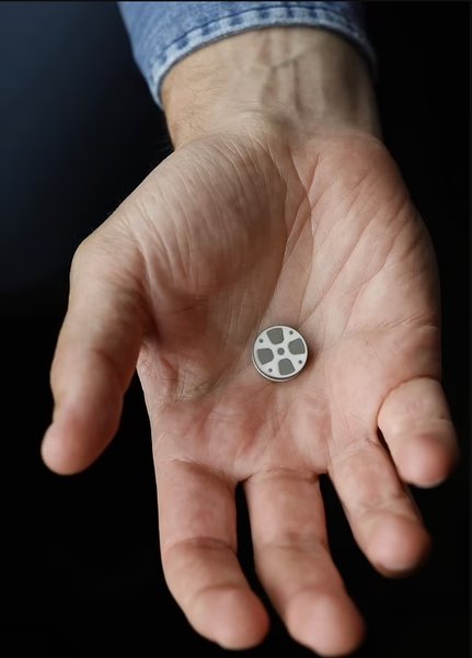 чип на руці