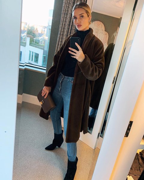 Рози Хантингтон-Уайтли, пальто, подруга стейтема, тренч, тренды осени 2021, тренды осени