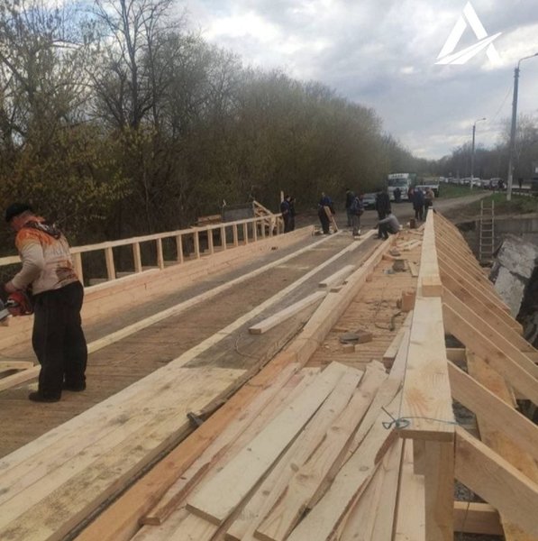 тимчасова переправа, зруйнований міст, тимчасовий міст, ремонт доріг в Україні, ремонт мостів