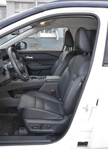 передние сиденья Nissan X-Trail, новый Nissan X-Trail, Nissan X-Trail N-Trek, кроссовер Nissan