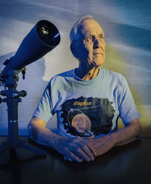 Профессор физики из США, хочет отправить ДНК на Луну, полет в космос, верит в инопланетян,