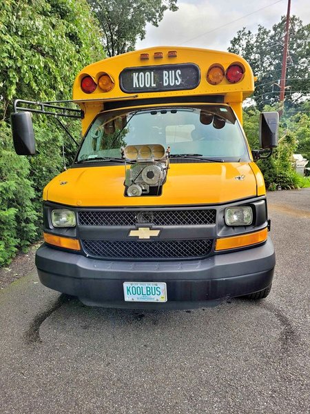 Шкільний автобус Chevrolet тюнінг