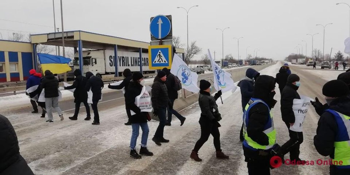 Моряки перекрили трасу Одеса-Київ