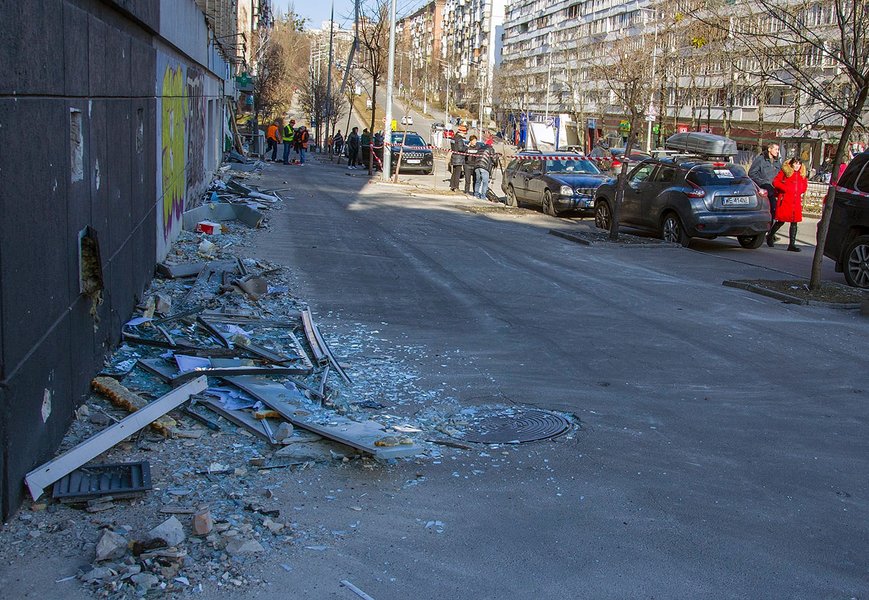 Общественно полезные работы — временная трудовая деятельность в условиях военного положения, в том числе — разбор завалов, расчистка дорог