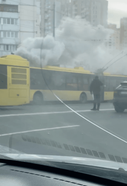 Новости Киева сегодня, троллейбус Киев, троллейбус 37А, 37А троллейбус, Троещина новости, Киев Троещина, пожар